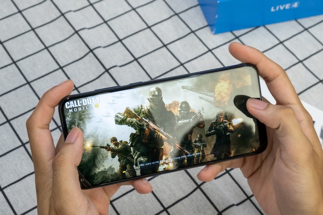 Trên tay Vsmart Live 4: smartphone giá tốt, thiết kế đẹp do VinSmart tự chủ - 7 Trên tay Vsmart Live 4: smartphone giá tốt, thiết kế đẹp do VinSmart tự chủ - 7