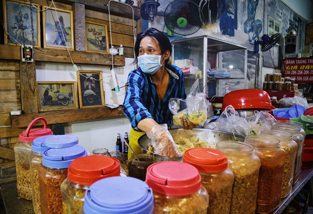 Chàng nghệ sĩ bán bánh tráng trộn thu nhập 20 triệu đồng/tháng - 10 Chàng nghệ sĩ bán bánh tráng trộn thu nhập 20 triệu đồng/tháng - 10