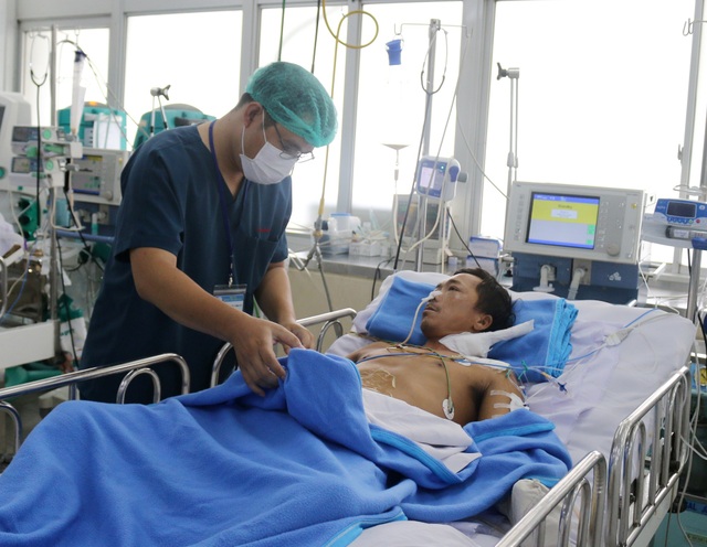 Kỳ tích cứu sống bệnh nhân ôm rắn hổ chúa đi cấp cứu - 2 Kỳ tích cứu sống bệnh nhân ôm rắn hổ chúa đi cấp cứu - 2