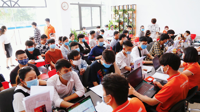 Gần 6.000 tân sinh viên nhập học Cao đẳng FPT Polytechnic sau 2 ngày công bố điểm thi tốt nghiệp THPT - 2 Gần 6.000 tân sinh viên nhập học Cao đẳng FPT Polytechnic sau 2 ngày công bố điểm thi tốt nghiệp THPT - 2