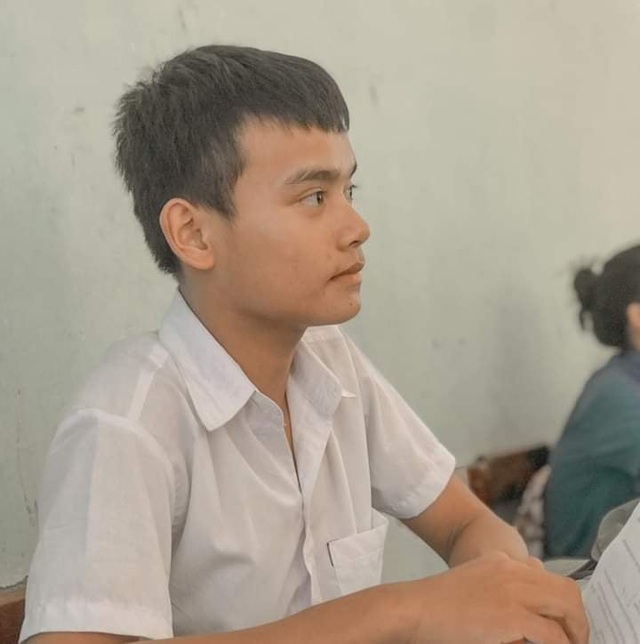 Nam sinh chăn bò, nhặt rau giúp mẹ đạt 9,75 điểm môn Văn - 3 Nam sinh chăn bò, nhặt rau giúp mẹ đạt 9,75 điểm môn Văn - 3
