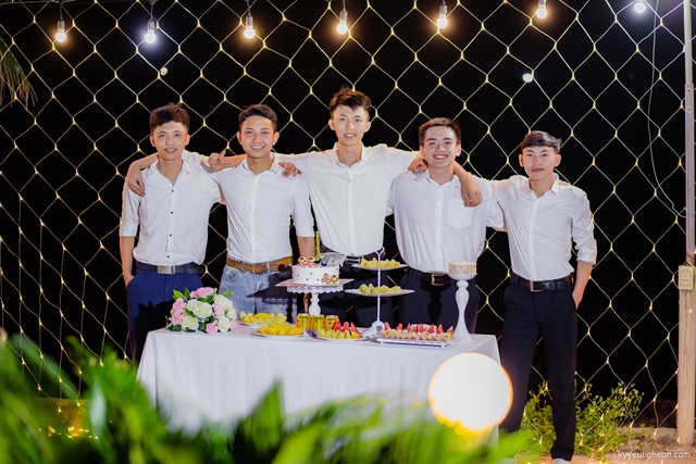 Cậu học trò mồ côi cha mẹ đạt 28,4 điểm nguyện vọng vào ĐH Ngoại thương - 2 Cậu học trò mồ côi cha mẹ đạt 28,4 điểm nguyện vọng vào ĐH Ngoại thương - 2