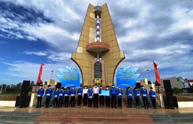 Thanh niên Bình Định thi đua làm nghìn việc tốt - 4 Thanh niên Bình Định thi đua làm nghìn việc tốt - 4