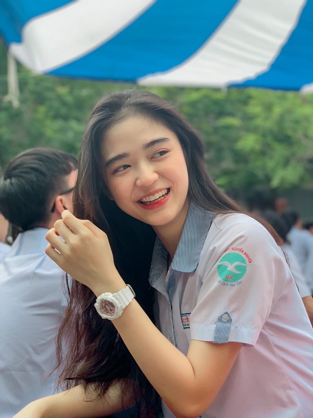 Những nữ sinh sở hữu nhan sắc chuẩn “thanh xuân vườn trường” - 1 Những nữ sinh sở hữu nhan sắc chuẩn “thanh xuân vườn trường” - 1