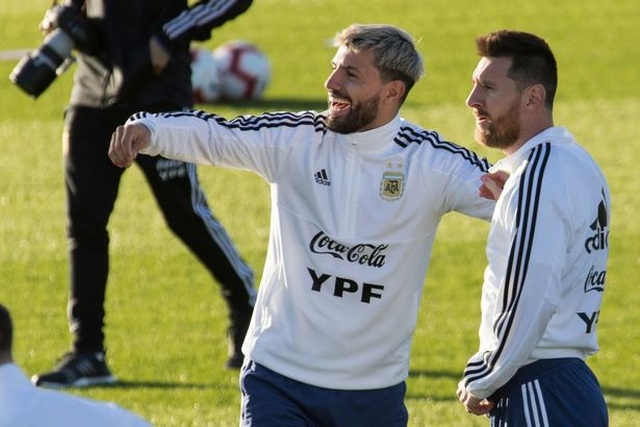 Bà xã xinh đẹp của Messi mập mờ “thả thính” Man City - 3 Bà xã xinh đẹp của Messi mập mờ “thả thính” Man City - 3