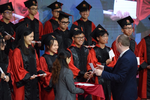 Kết quả ấn tượng của học sinh VAS sau một năm học nhiều biến động - 1 Kết quả ấn tượng của học sinh VAS sau một năm học nhiều biến động - 1