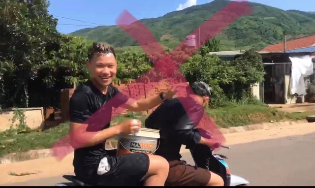 Sơn La: Triệu tập 2 thanh niên vừa đi xe máy vừa gội đầu cho nhau - 1 Sơn La: Triệu tập 2 thanh niên vừa đi xe máy vừa gội đầu cho nhau - 1