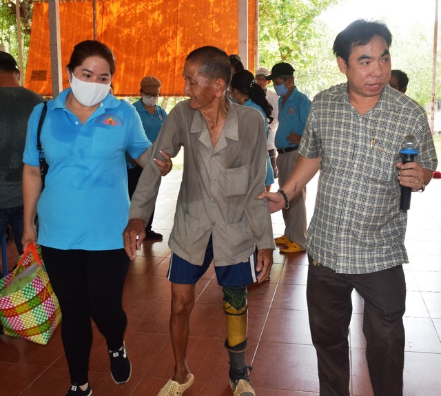 Bạc Liêu: Hỗ trợ gạo tới người có hoàn cảnh khó khăn dịp Rằm tháng 7 - 7 Bạc Liêu: Hỗ trợ gạo tới người có hoàn cảnh khó khăn dịp Rằm tháng 7 - 7