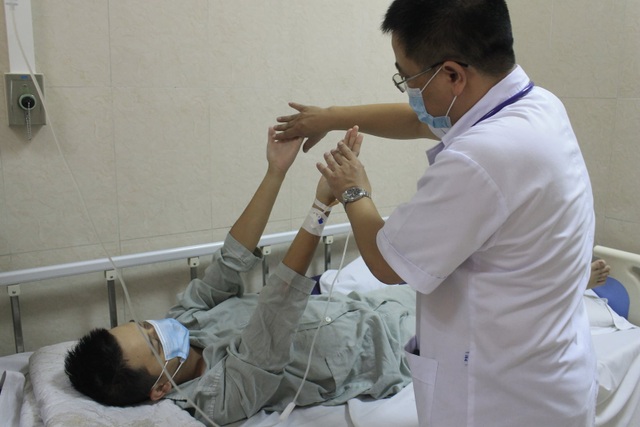 Hà Nội: Nam thanh niên sốc co giật sau liên hoan tiết canh - 1 Hà Nội: Nam thanh niên sốc co giật sau liên hoan tiết canh - 1