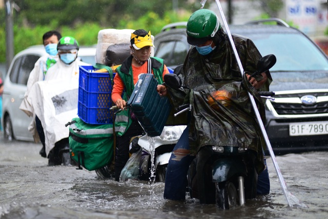 Ngập ở Sài Gòn..jpg