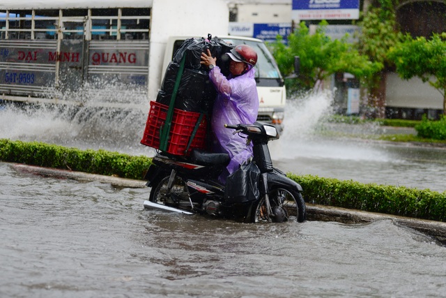 Ngập ở Sài Gòn..jpg