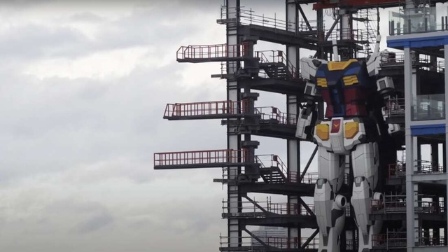 Xem robot cao 16 mét ở Nhật Bản tập đi - 1