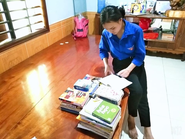 Đoàn viên thanh niên đến tận nhà “Trao sách - gửi yêu thương cho học sinh - 3 Đoàn viên thanh niên đến tận nhà “Trao sách - gửi yêu thương cho học sinh - 3