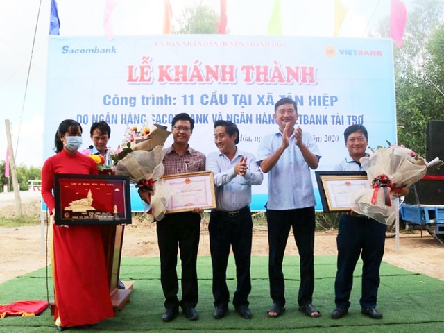 Vietbank tài trợ 5 tỷ đồng xây 6 cầu ở xã biên giới tỉnh Long An - 2 Vietbank tài trợ 5 tỷ đồng xây 6 cầu ở xã biên giới tỉnh Long An - 2