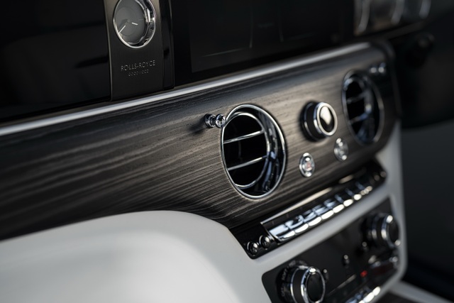 Rolls-Royce Ghost thế hệ mới chính thức ra mắt - 16 Rolls-Royce Ghost thế hệ mới chính thức ra mắt - 16