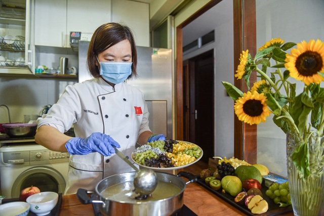 Chạy đua 24h để hoàn thành 200 chiếc bánh tặng y bác sĩ dịp Quốc khánh - 1 Chạy đua 24h để hoàn thành 200 chiếc bánh tặng y bác sĩ dịp Quốc khánh - 1