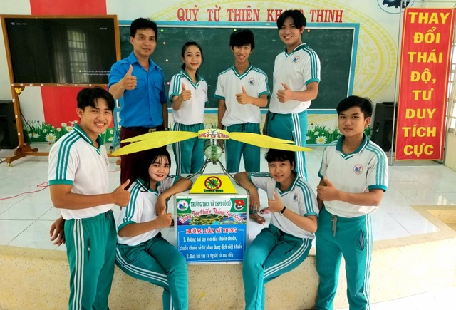 Học sinh, sinh viên An Giang tham gia lắp ráp máy khử trùng diệt khuẩn tự động phòng chống Covid-19 - 3 Học sinh, sinh viên An Giang tham gia lắp ráp máy khử trùng diệt khuẩn tự động phòng chống Covid-19 - 3
