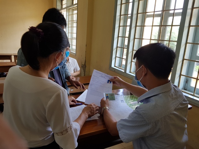 Phòng dịch chặt chẽ trong ngày làm thủ tục dự thi tốt nghiệp THPT đợt 2 - 14 Phòng dịch chặt chẽ trong ngày làm thủ tục dự thi tốt nghiệp THPT đợt 2 - 14
