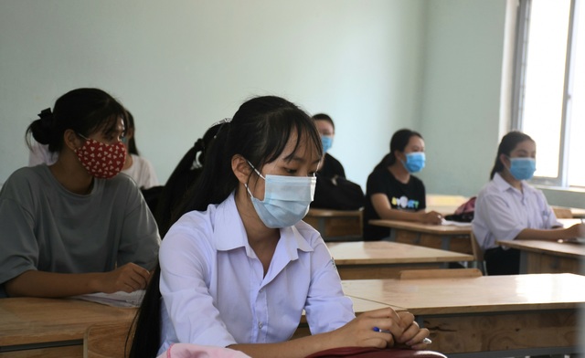 Phòng dịch chặt chẽ trong ngày làm thủ tục dự thi tốt nghiệp THPT đợt 2 - 19 Phòng dịch chặt chẽ trong ngày làm thủ tục dự thi tốt nghiệp THPT đợt 2 - 19