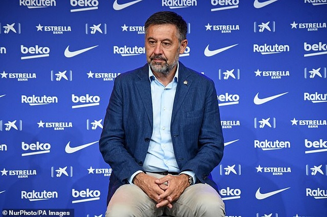 Bố Lionel Messi bị vây kín khi tới Barcelona - 8 Bố Lionel Messi bị vây kín khi tới Barcelona - 8
