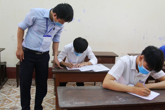 Phòng dịch chặt chẽ trong ngày làm thủ tục dự thi tốt nghiệp THPT đợt 2 - 5 Phòng dịch chặt chẽ trong ngày làm thủ tục dự thi tốt nghiệp THPT đợt 2 - 5