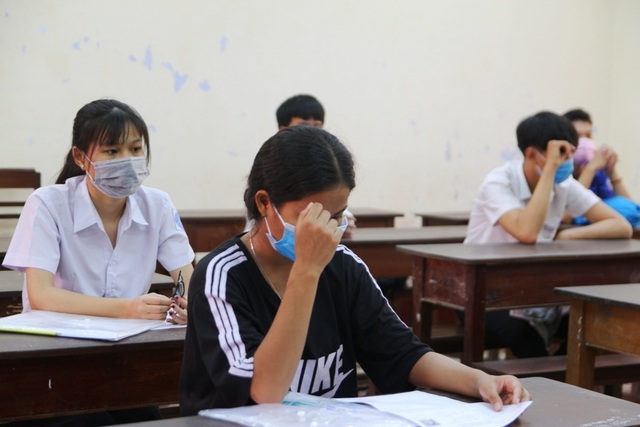 Phòng dịch chặt chẽ trong ngày làm thủ tục dự thi tốt nghiệp THPT đợt 2 - 4 Phòng dịch chặt chẽ trong ngày làm thủ tục dự thi tốt nghiệp THPT đợt 2 - 4