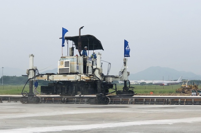 Hơn 1.400 người, 200 máy móc thi công dự án hàng không theo “lệnh” khẩn cấp - 8 Hơn 1.400 người, 200 máy móc thi công dự án hàng không theo “lệnh” khẩn cấp - 8