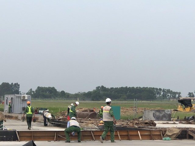 Hơn 1.400 người, 200 máy móc thi công dự án hàng không theo “lệnh” khẩn cấp - 11 Hơn 1.400 người, 200 máy móc thi công dự án hàng không theo “lệnh” khẩn cấp - 11