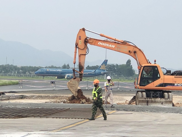 Hơn 1.400 người, 200 máy móc thi công dự án hàng không theo “lệnh” khẩn cấp - 10 Hơn 1.400 người, 200 máy móc thi công dự án hàng không theo “lệnh” khẩn cấp - 10