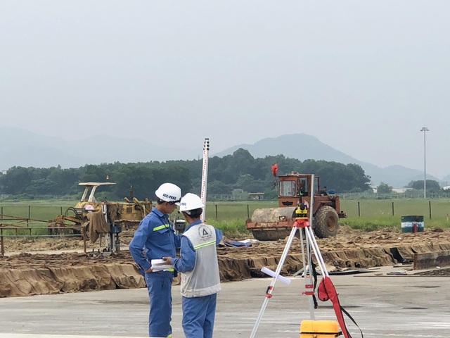 Hơn 1.400 người, 200 máy móc thi công dự án hàng không theo “lệnh” khẩn cấp - 12 Hơn 1.400 người, 200 máy móc thi công dự án hàng không theo “lệnh” khẩn cấp - 12