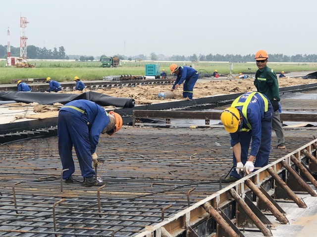 Hơn 1.400 người, 200 máy móc thi công dự án hàng không theo “lệnh” khẩn cấp - 14 Hơn 1.400 người, 200 máy móc thi công dự án hàng không theo “lệnh” khẩn cấp - 14