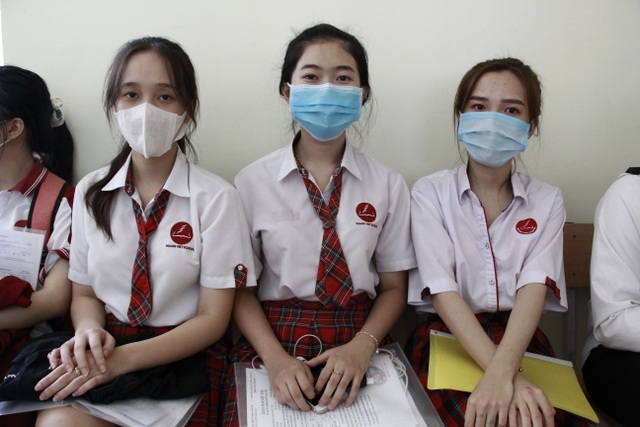 Phòng dịch chặt chẽ trong ngày làm thủ tục dự thi tốt nghiệp THPT đợt 2 - 12 Phòng dịch chặt chẽ trong ngày làm thủ tục dự thi tốt nghiệp THPT đợt 2 - 12