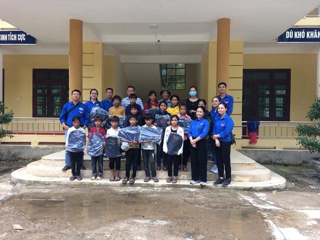 Tuổi trẻ Quảng Bình xây nhà tình nghĩa, tặng quà học sinh nghèo dịp 2/9 - 2 Tuổi trẻ Quảng Bình xây nhà tình nghĩa, tặng quà học sinh nghèo dịp 2/9 - 2