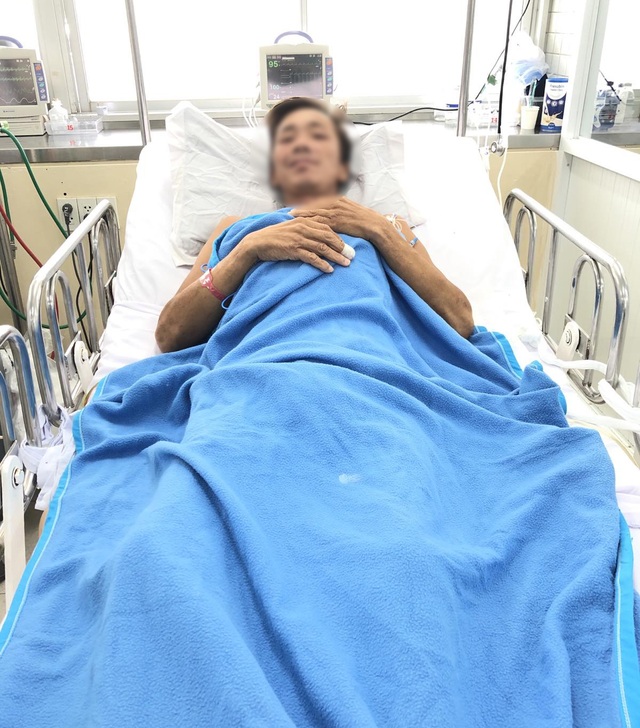 Bệnh nhân bị rắn hổ chúa cắn tạm qua cơn nguy kịch - 1 Bệnh nhân bị rắn hổ chúa cắn tạm qua cơn nguy kịch - 1