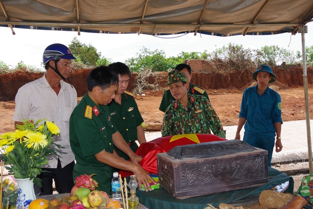 Phát hiện mộ chung nhiều hài cốt liệt sĩ cùng di vật “Giải phóng miền Nam” - 1 Phát hiện mộ chung nhiều hài cốt liệt sĩ cùng di vật “Giải phóng miền Nam” - 1