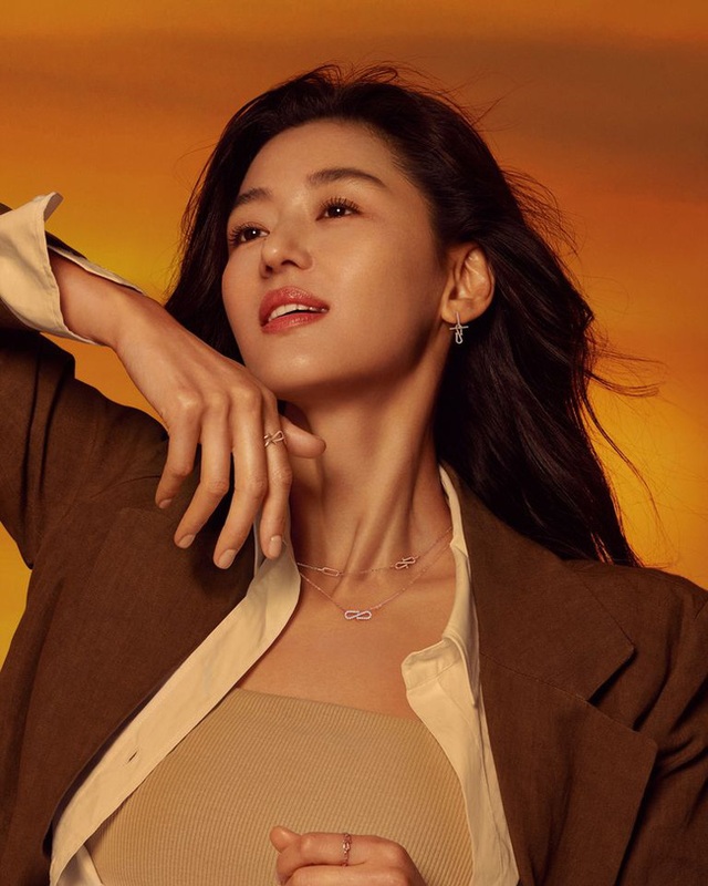 Mợ chảnh Jeon Ji Hyun đẹp xuất sắc ở tuổi 39 - 4 Mợ chảnh Jeon Ji Hyun đẹp xuất sắc ở tuổi 39 - 4