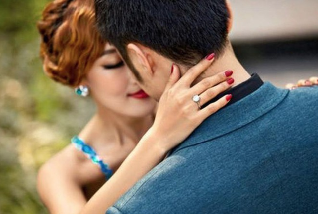 Vợ chết lặng khi phát hiện ra sự thật về con trai nuôi của chồng - 1 Vợ chết lặng khi phát hiện ra sự thật về con trai nuôi của chồng - 1