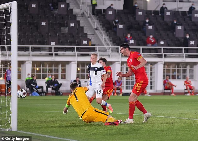 Gareth Bale gây thất vọng trong màu áo đội tuyển Xứ Wales - 7 Gareth Bale gây thất vọng trong màu áo đội tuyển Xứ Wales - 7