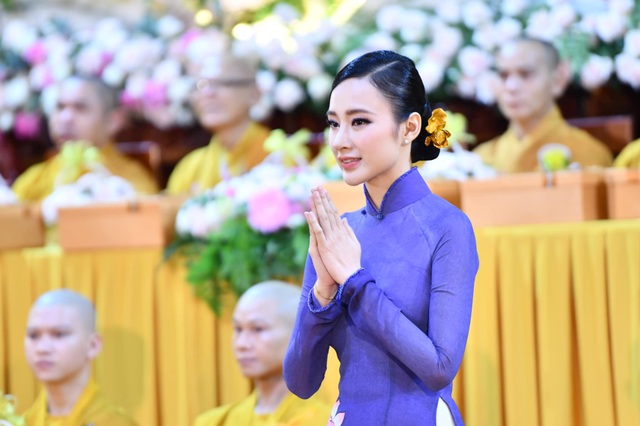 Sự thay đổi của Angela Phương Trinh sau 2 năm rời xa showbiz - 1 Sự thay đổi của Angela Phương Trinh sau 2 năm rời xa showbiz - 1