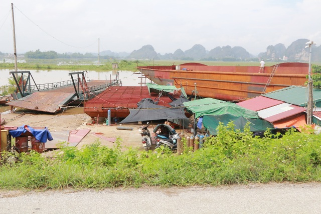 Đê nứt toác hàng kilomet khiến dân lo sợ, chính quyền “bình chân như vại”? - 12 Đê nứt toác hàng kilomet khiến dân lo sợ, chính quyền “bình chân như vại”? - 12