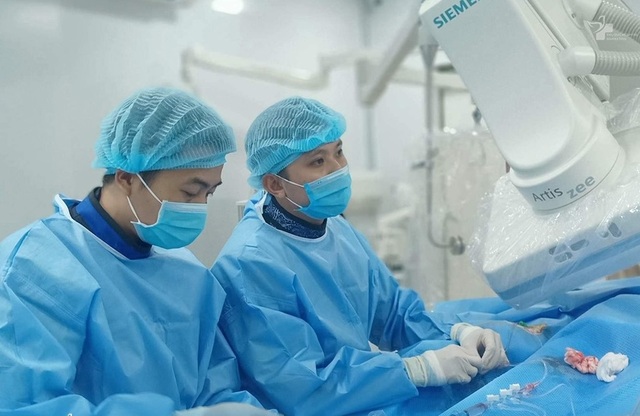 Nam bệnh nhân bị nhồi máu cơ tim cấp sau nhiều năm hút thuốc lá - 2 Nam bệnh nhân bị nhồi máu cơ tim cấp sau nhiều năm hút thuốc lá - 2