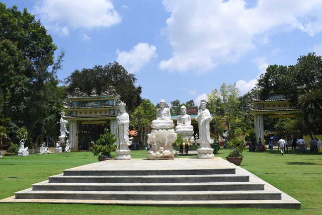 Ngôi chùa 300 năm tuổi trên đỉnh Thiên Ấn - 2 Ngôi chùa 300 năm tuổi trên đỉnh Thiên Ấn - 2
