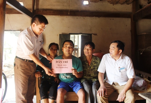Bạn đọc giúp đỡ hoàn cảnh cha mẹ nghèo nuôi hai con bị bại liệt - 3 Bạn đọc giúp đỡ hoàn cảnh cha mẹ nghèo nuôi hai con bị bại liệt - 3