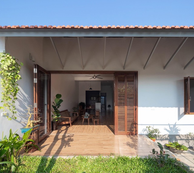 Nhà ba gian ngói đỏ ở Nghệ An, càng vào bên trong càng bất ngờ - 3