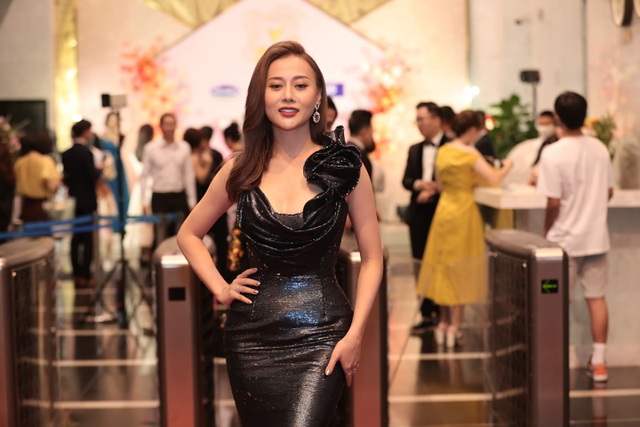 BTV, MC Dazzled With Vietnamese Actors On Red Carpet - 10