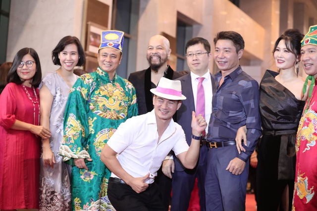 BTV, MC Dazzled With Vietnamese Actors On Red Carpet - 4