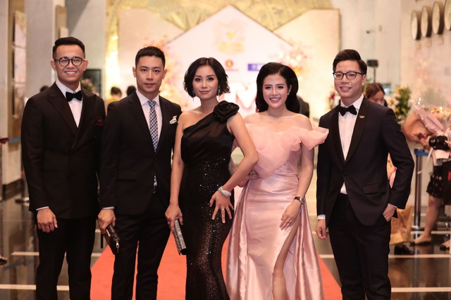 BTV, MC Dazzled With Vietnamese Actors On Red Carpet - 6