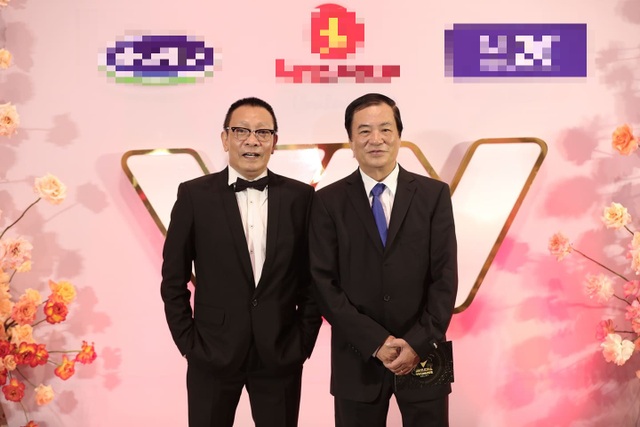 BTV, MC Dazzled With Vietnamese Actors On Red Carpet - 7