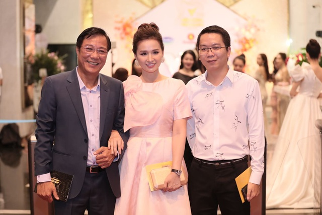 BTV, MC dazzled with Vietnamese actors on the red carpet - 14