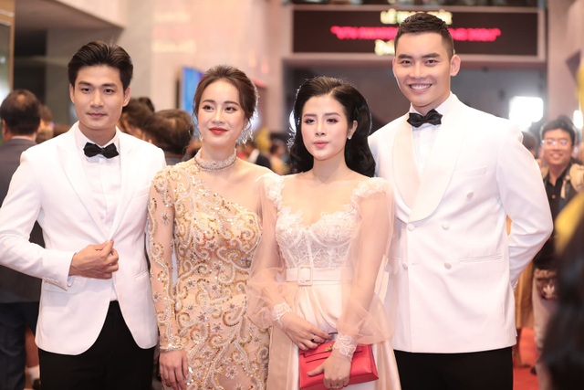 BTV, MC Dazzled With Vietnamese Actors On Red Carpet - 5